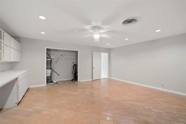 Empty room, Interior, Recessed Lighting