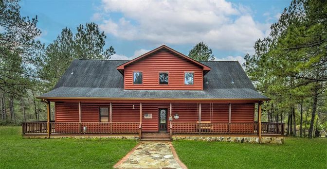 Exterior, Facade, Log Home