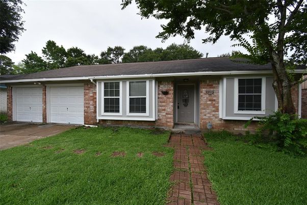 Attached, Exterior, Facade, Brick Facade, Ranch