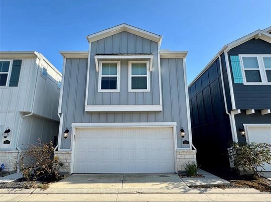 Attached, Exterior, Facade, Rowhouse