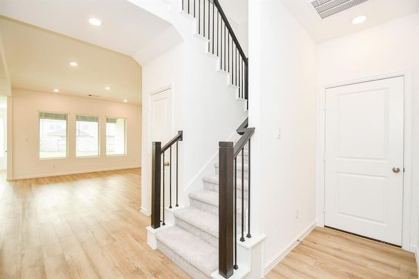 Interior, Recessed Lighting, Wood Texture Flooring