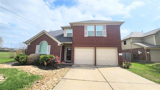 Attached, Exterior, Facade, Brick Facade, American Craftsman