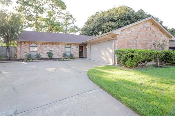 Attached, Exterior, Facade, Brick Facade, Ranch