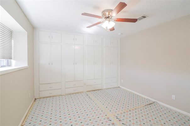 Empty room, Interior