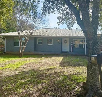 Backyard, Exterior, Facade, Ranch