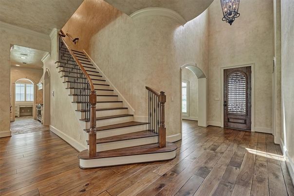Interior, Recessed Lighting, Wood Texture Flooring