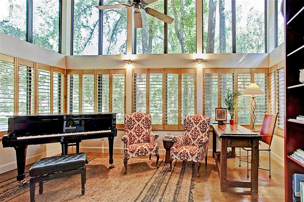 Interior, Piano