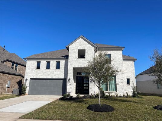 Attached, Exterior, Facade, Brick Traditional