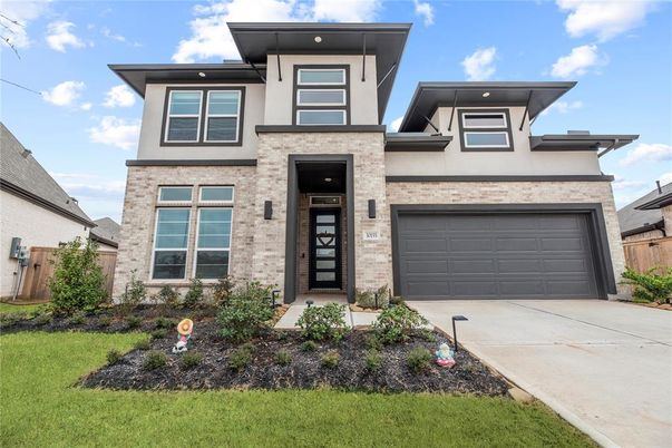 Attached, Exterior, Facade, Modern
