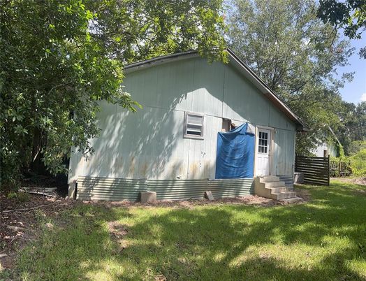 Backyard, Exterior