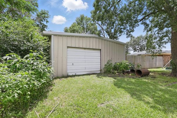 Backyard, Detached Garage, Exterior