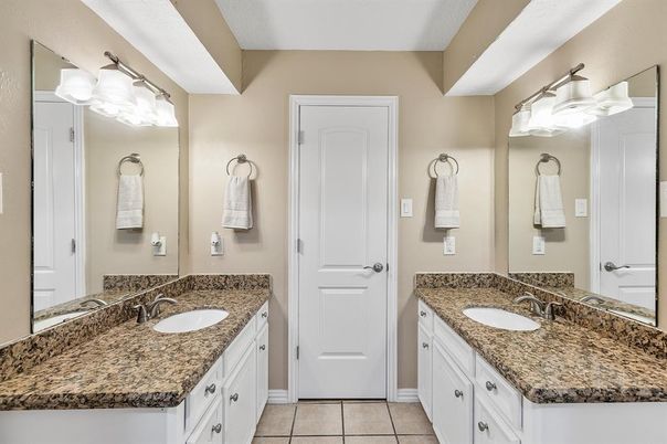 Bathroom, Dual Sink Vanities, Interior