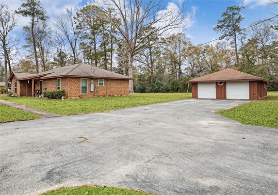 Backyard, Detached Garage, Exterior, Facade, Brick Facade, Ranch