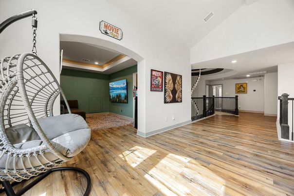 Interior, Recessed Lighting, Wood Texture Flooring