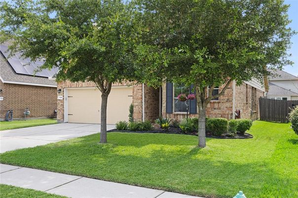 Attached, Exterior, Facade, Brick Facade, Ranch