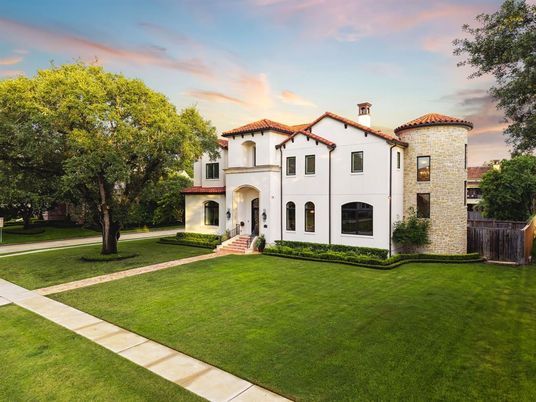 Backyard, Exterior, Facade, Spanish Mediterranean
