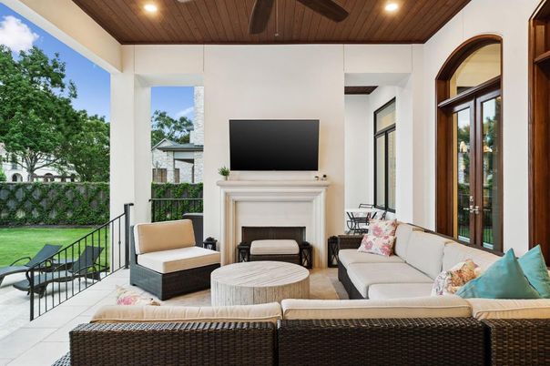 Exterior, Fireplace, Living room