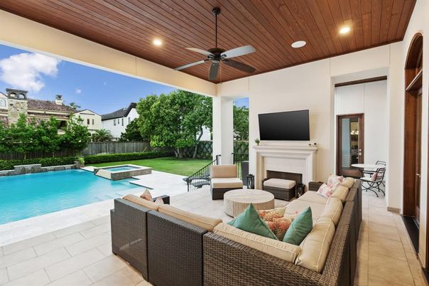 Exterior, Fireplace, Pool