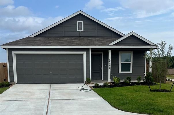 Attached, Exterior, Facade, American Craftsman