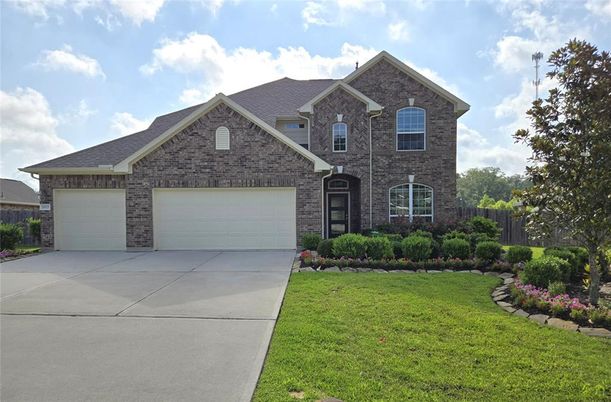 Attached, Exterior, Facade, Brick Facade, Brick Traditional