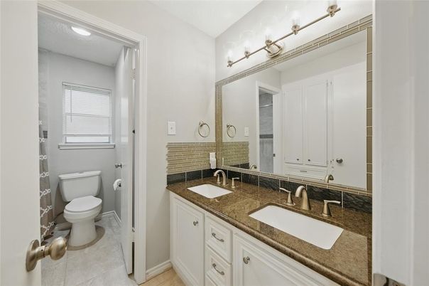 Bathroom, Dual Sink Vanities, Interior, Recessed Lighting