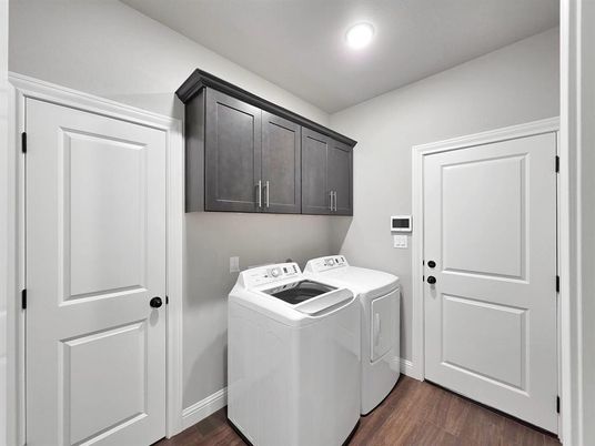 Interior, Recessed Lighting, Washer, Wood Texture Flooring