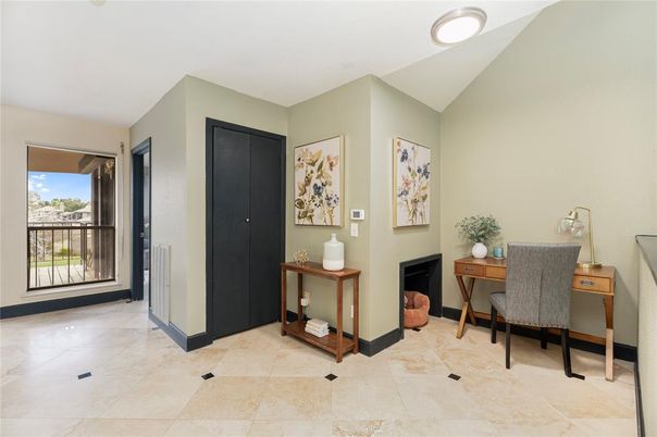 Home Office, Interior