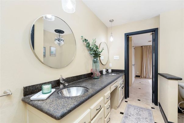 Bathroom, Dual Sink Vanities, Interior, Pendant Lights