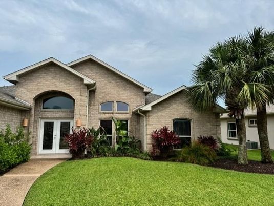 Backyard, Exterior, Facade, Brick Facade, Brick Traditional