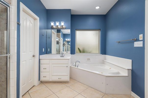 Bathroom, Dual Sink Vanities, Interior, Recessed Lighting