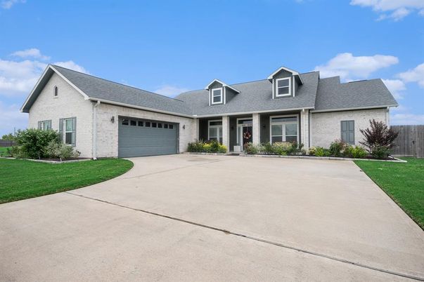 Attached, Exterior, Facade, Ranch