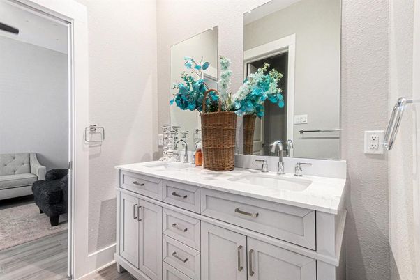 Bathroom, Dual Sink Vanities, Interior