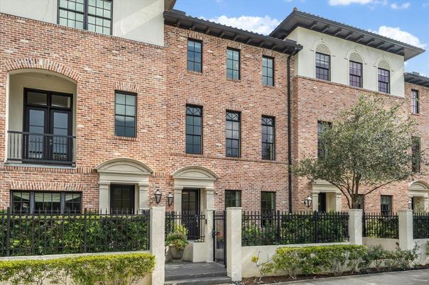 Exterior, Facade, Brick Facade, Rowhouse