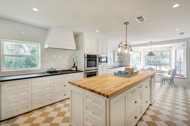 Dining room, Interior, Kitchen, Pendant Lights, Recessed Lighting, Stainless Steel Appliances
