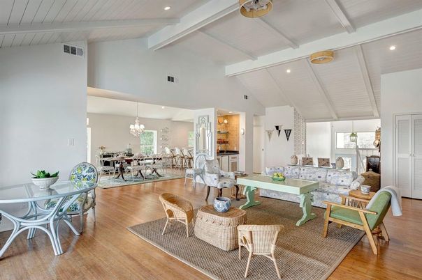 Chandelier, Dining room, Interior, Living room, Recessed Lighting, Wood Texture Flooring