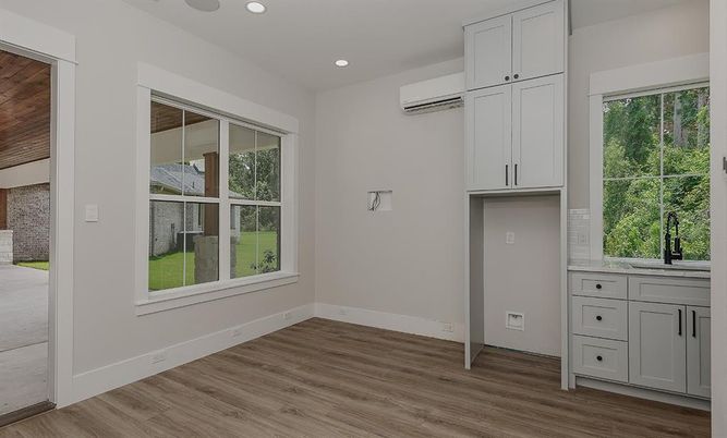 Empty room, Interior, Recessed Lighting, Wood Texture Flooring