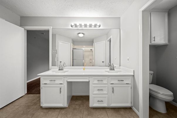 Bathroom, Dual Sink Vanities, Interior