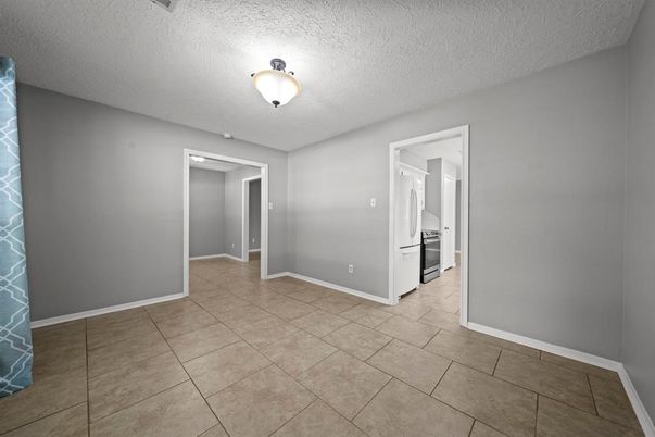 Empty room, Interior