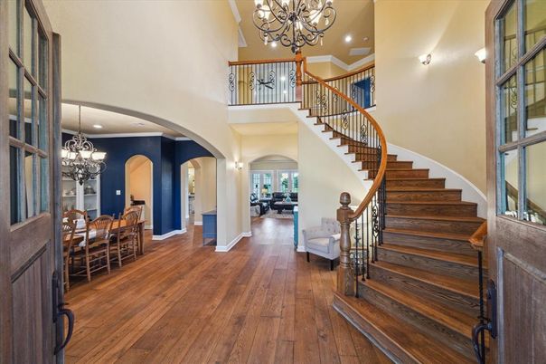 Chandelier, Dining room, Interior, Recessed Lighting, Wood Texture Flooring