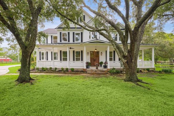 Exterior, Facade, Farmhouse