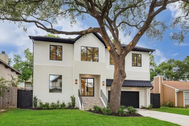 Attached, Backyard, Exterior, Facade, Modern
