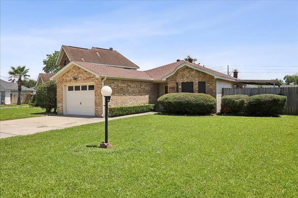Attached, Backyard, Exterior, Facade, Brick Facade, Ranch