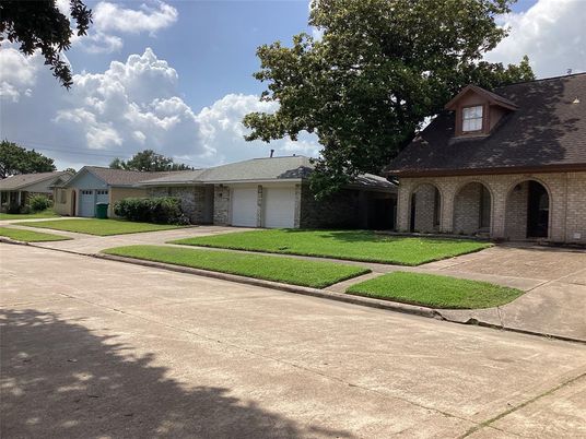 Attached, Exterior, Facade, Brick Facade, Ranch