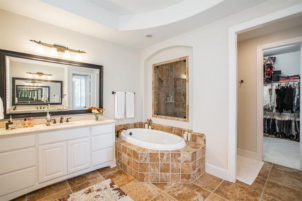 Bathroom, Dual Sink Vanities, Interior