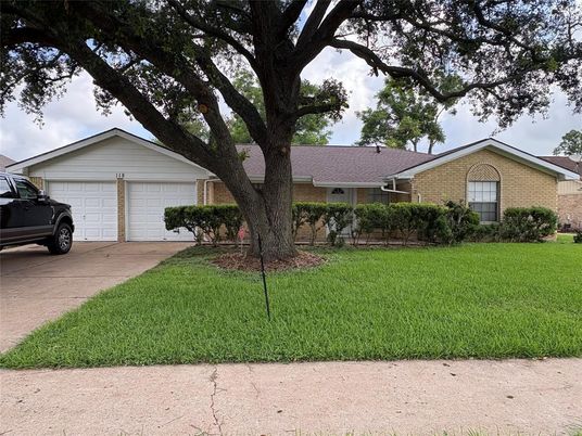 Attached, Exterior, Facade, Brick Facade, Ranch
