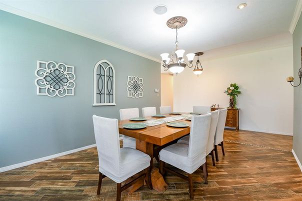 Chandelier, Dining room, Interior, Recessed Lighting, Wood Texture Flooring