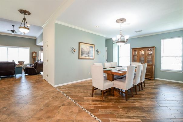 Chandelier, Dining room, Interior, Living room, Pendant Lights, Wood Texture Flooring