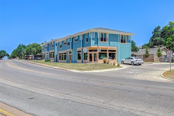 Exterior, Facade, Rowhouse
