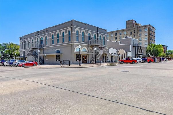 Exterior, Facade, Condo Building