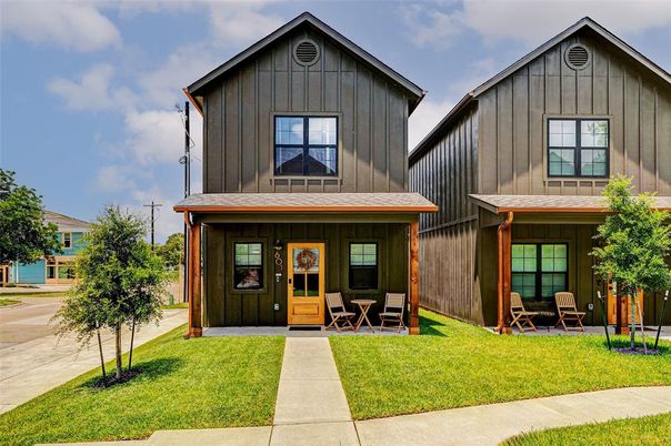 Exterior, Facade, Farmhouse